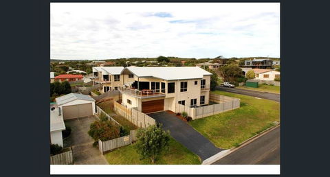 Twelve Apostles Beach House B&B - Tourism Brisbane 0