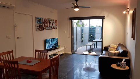 Two Bedroom Garden Apartment - Tourism Brisbane 2