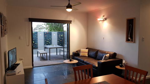 Two Bedroom Garden Apartment - Tourism Brisbane 1