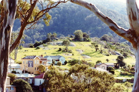 Two Story Bed And Breakfast - Tourism Brisbane 2