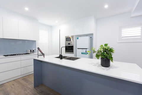 TWO TEN Sleeps 10! Luxury CBD Accommodation - Tourism Brisbane 3