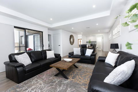 TWO TEN Sleeps 10! Luxury CBD Accommodation - Tourism Brisbane 2