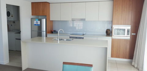U212 Elston Grandsurf Resort - Tourism Brisbane 3