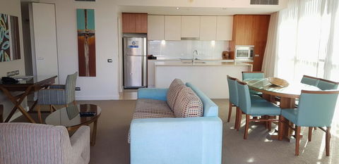 U212 Elston Grandsurf Resort - Tourism Brisbane 2