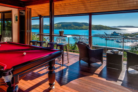 Uisce Luxury Holiday House With Jacuzzi Pool Table Cinema Premium Foxtel And Two Buggies - Tourism Brisbane 0