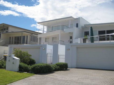 Ultimate Beach House' 19a Graham Street - Views , Peace & Quiet - Tourism Brisbane 2