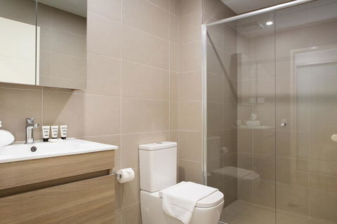 Ultra Modern Studio Suite With Balcony Near Shops - Tourism Brisbane 1