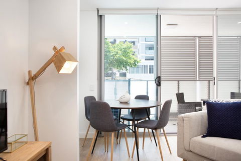 Ultra Modern Studio Suite With Balcony Near Shops - Tourism Brisbane 2