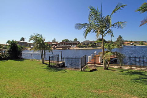 Unbeatable Waterfront Location - Brisbane Tourism 0