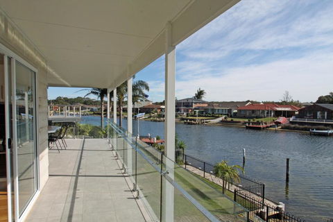 Unbeatable Waterfront Location - Brisbane Tourism 1