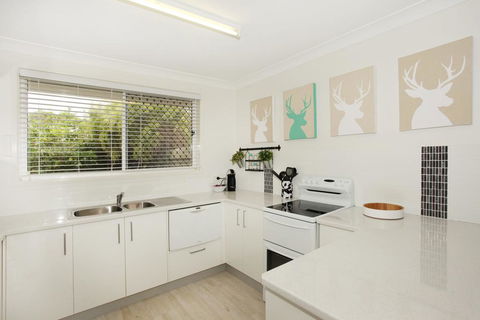 Unit 1/14 Tamarindus Street Marcoola Beach, Pet Friendly, 300 BOND, Linen Supplied - Tourism Brisbane 3