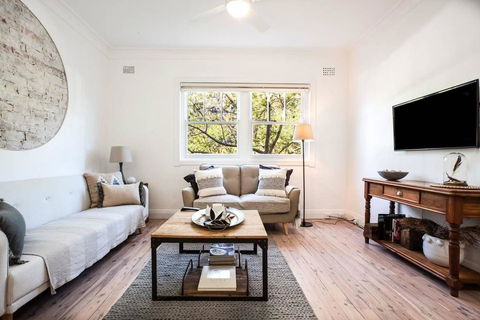 Unit 1/52 Mount St - Aquarium- Ground Floor Home 5 Mins Walk To Beach - Tourism Brisbane 0