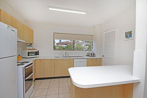 Unit 2, Cooltoro Court, 7 Frank Street Coolum Beach, 400 BOND, LINEN INCLUDED - Tourism Brisbane 3