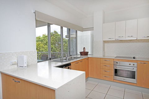 Unit 2, Sea Breeze Villas- 39 First Avenue Coolum - WIFI, 400 Bond - Tourism Brisbane 2