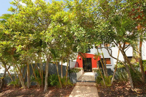 Unit 4, Beaumont Sur Mer, 13 - 15 Pacific Terrace Coolum Beach, 400 BOND, LINEN SUPPLIED - Tourism Brisbane 3