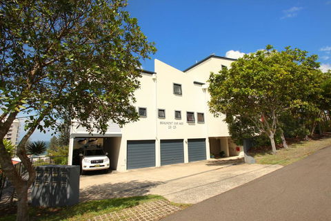 Unit 4, Beaumont Sur Mer, 13 - 15 Pacific Terrace Coolum Beach, 400 BOND, LINEN SUPPLIED - Tourism Brisbane 1