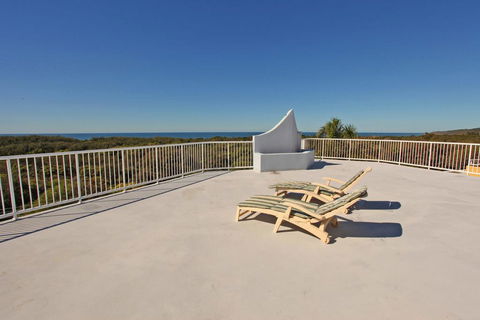 Unit 4, Coolum Sands Apartments, 34 First Avenue Coolum Beach, 400 BOND, LINEN SUPPLIED - Brisbane Tourism 3