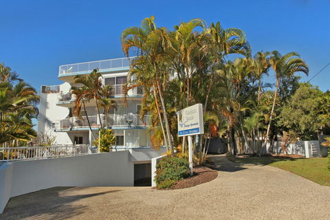 Unit 4, Coolum Sands Apartments, 34 First Avenue Coolum Beach, 400 BOND, LINEN SUPPLIED - Brisbane Tourism 2
