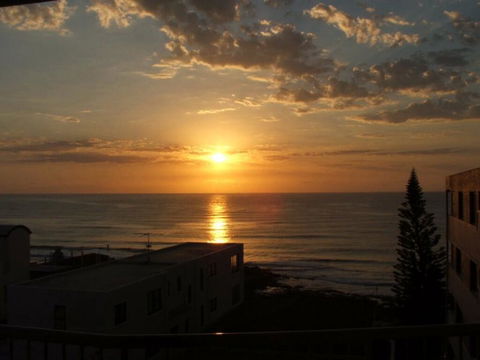 Unit 5 Sanctuary Shores, Kings Beach - Free Wifi! - Tourism Brisbane 0