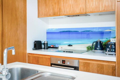 Unit 6 Plantation - Rainbow Beach, Plantation Resort, Ground Floor, Aircon, Pool, Spa - Tourism Brisbane 2