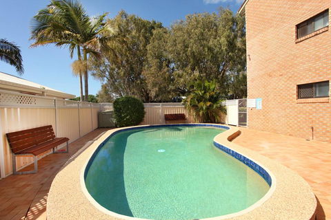 Unit 7, Belander Court, 34 Perry Street Coolum Beach, AIR CONDITIONED, 400 BOND, LINEN SUPPLIED - Tourism Brisbane 2