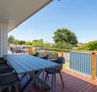 Upstairs Cottage On Beachurst - Tourism Brisbane
