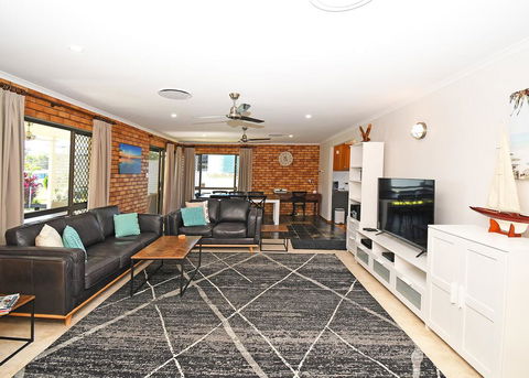 Urangan Harbour Bungalow - Brisbane Tourism 3