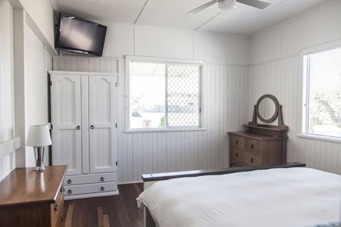 Urangan Harbour Cottage - Brisbane Tourism 2