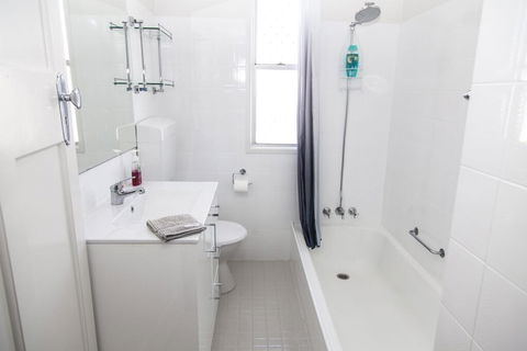 Urangan Harbour Cottage - Brisbane Tourism 3