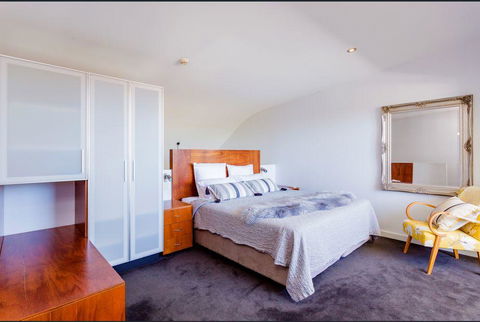 Urban Paradise Minutes From The Markets - Tourism Brisbane 0