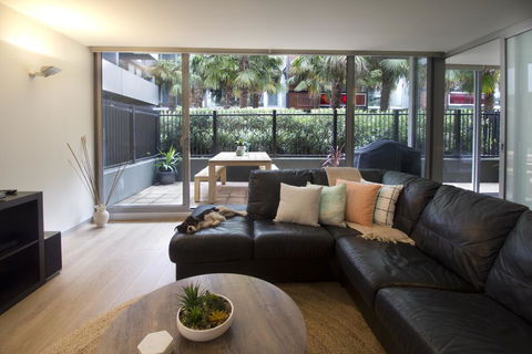 Urban Sea Drift - Pets, Pool, Gym, Parking, Beach 250m - Tourism Brisbane 0