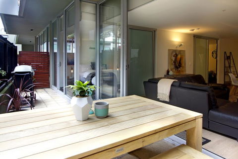 Urban Sea Drift - Pets, Pool, Gym, Parking, Beach 250m - Tourism Brisbane 1