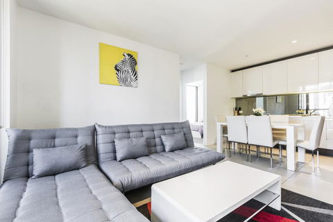 UWS Madison Melbourne CBD Apartment - Brisbane 4u 0