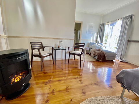 Valley Abode Large Studio Suite -private Ensuite - Tourism Brisbane 1