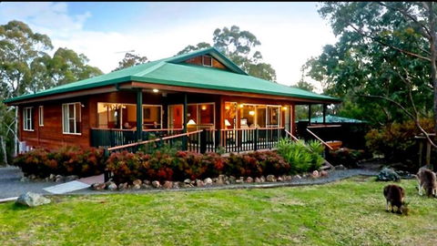 Valley View Luxury Retreat - Tourism Brisbane 0