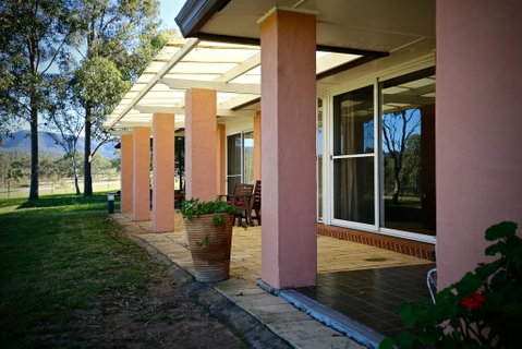 Verona Vineyard Cottage - Brisbane Tourism 1