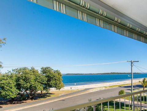 VIEWS VIEWS VIEWS! Front Top Floor Waterfront Unit - Chnook Apartments South Esp, Bongaree - Tourism Brisbane 0
