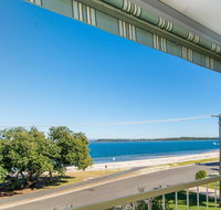 VIEWS VIEWS VIEWS Front Top Floor Waterfront Unit - Chnook Apartments South Esp Bongaree - Brisbane Tourism
