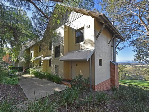 Villa 2br 540 Greenview Resort Condo Located Within Cypress Lakes Resort Nothing Is More Central - Brisbane Tourism 3