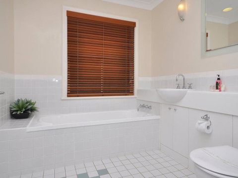 Villa 3br Vista Resort Condo Located Within Cypress Lakes Resort (nothing Is More Central) - Brisbane Tourism 1