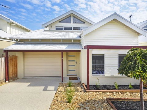 Villa By The Sea - Tourism Brisbane 3