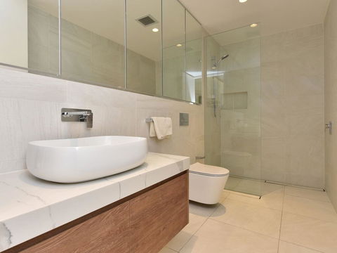 Villa Catania Waterside At Trinity Point - Tourism Brisbane 3