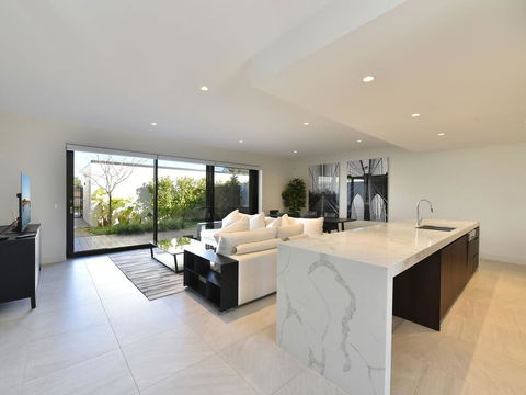 Villa Positano Waterside At Trinity Point - Tourism Brisbane 3