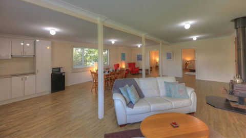 Village Stays Coldstream Gallery Bungalow - Tourism Brisbane 3