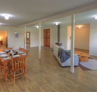Village Stays Coldstream Gallery Bungalow - Tourism Brisbane
