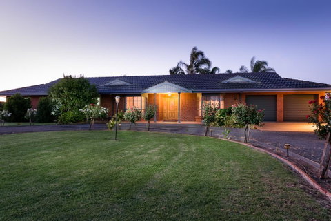 Vineyard Retreat Mildura - Tourism Brisbane 0
