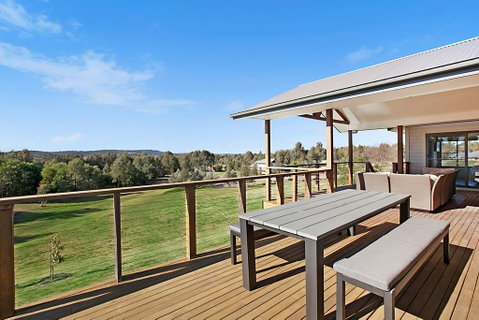 Vineyard Views - Brisbane Tourism 2