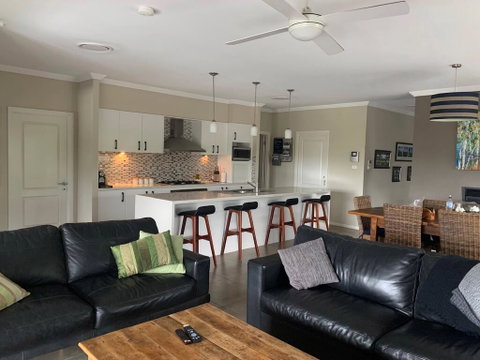 Vintage On The 8th - Brisbane Tourism 2
