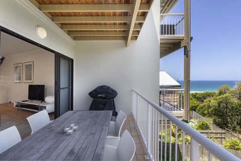 Wake Up To Ocean Views In Stylish Comfort - Tourism Brisbane 3