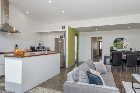 Walk To Salamanca, Queens Cottage LUX 3bdm Queens Cottage - Tourism Brisbane 1